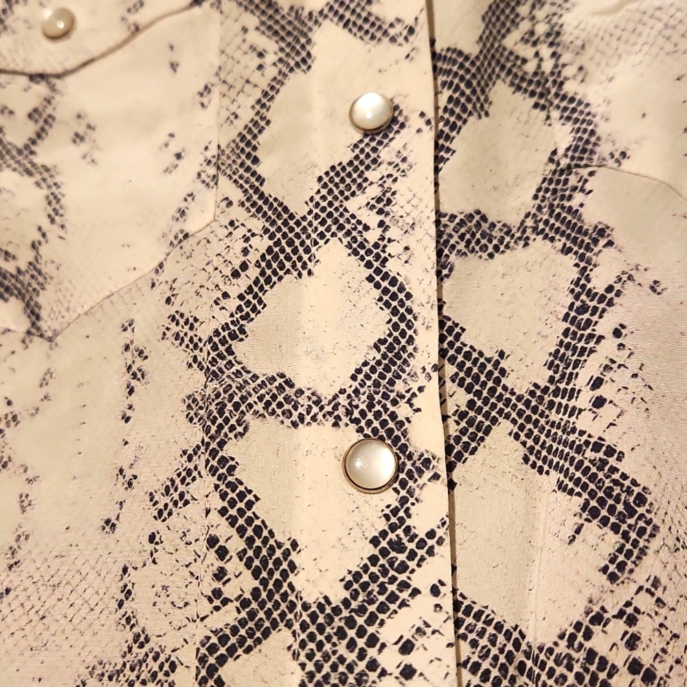 ❤️ NWOT! GENERATION LOVE SILK PYTHON PRINT TOP WI… - image 5